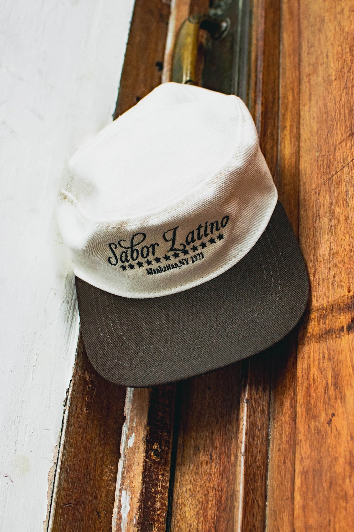 Gorra Pill Box Sabor Latino bicolor